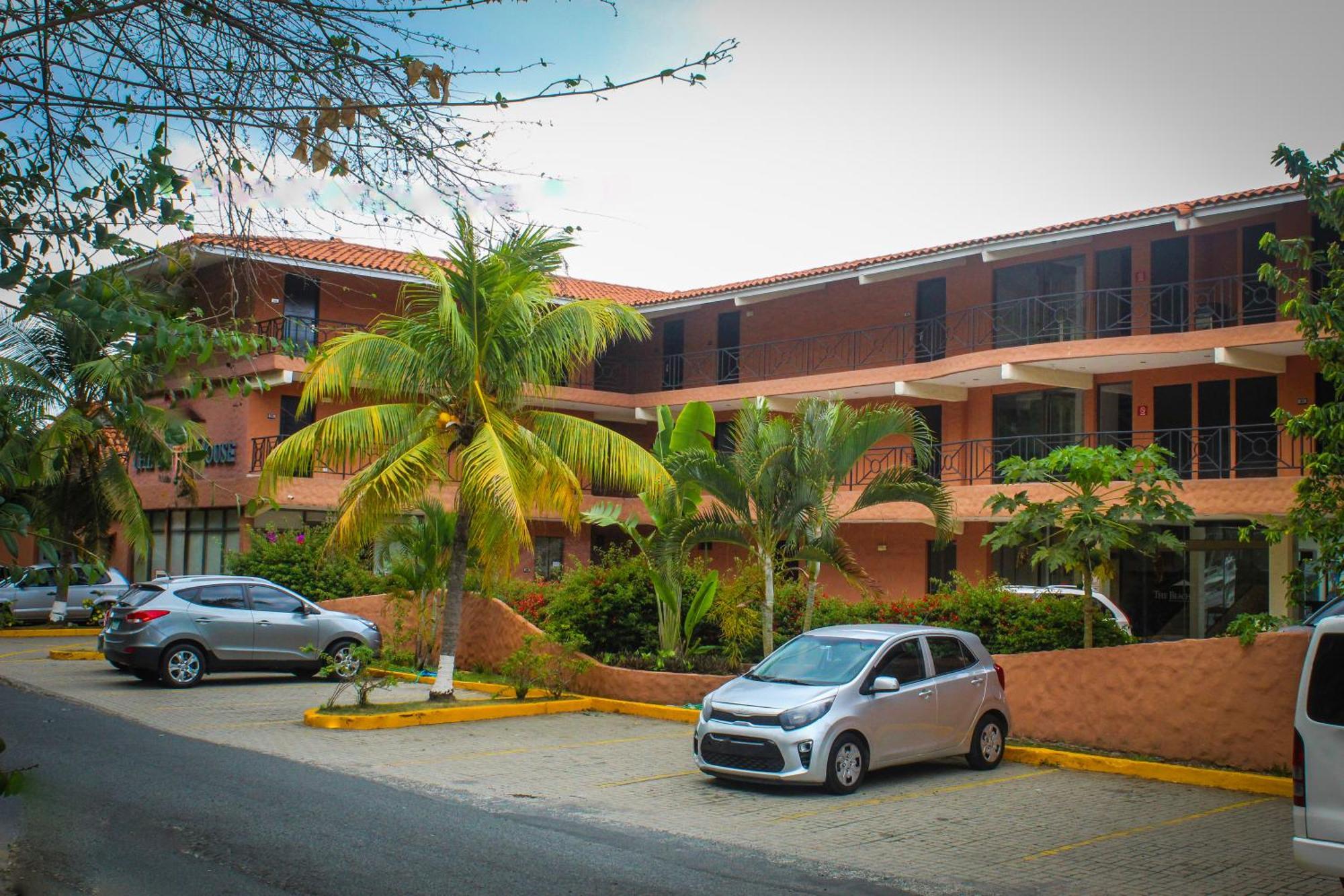 Hotel The House 3*