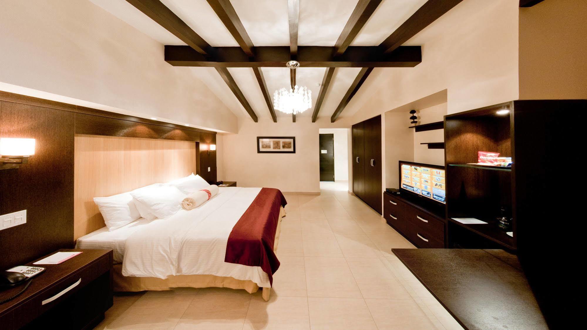 Hotel The House 3*
