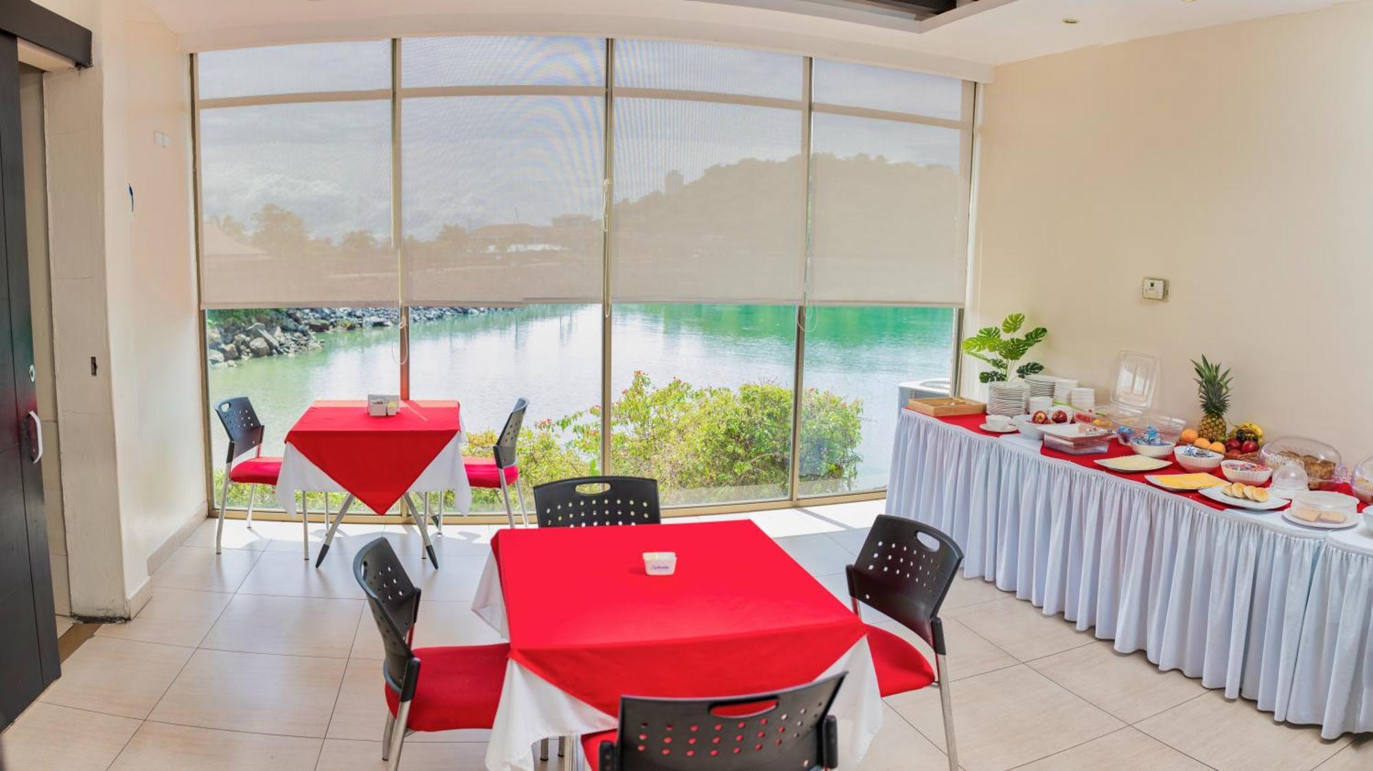 The House 3* Panama City